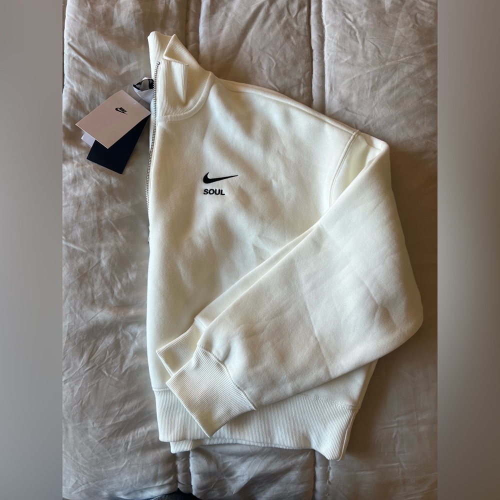 SALE🔥Nike SOUL Cream Crewneck Sweatshirt with Black Logo